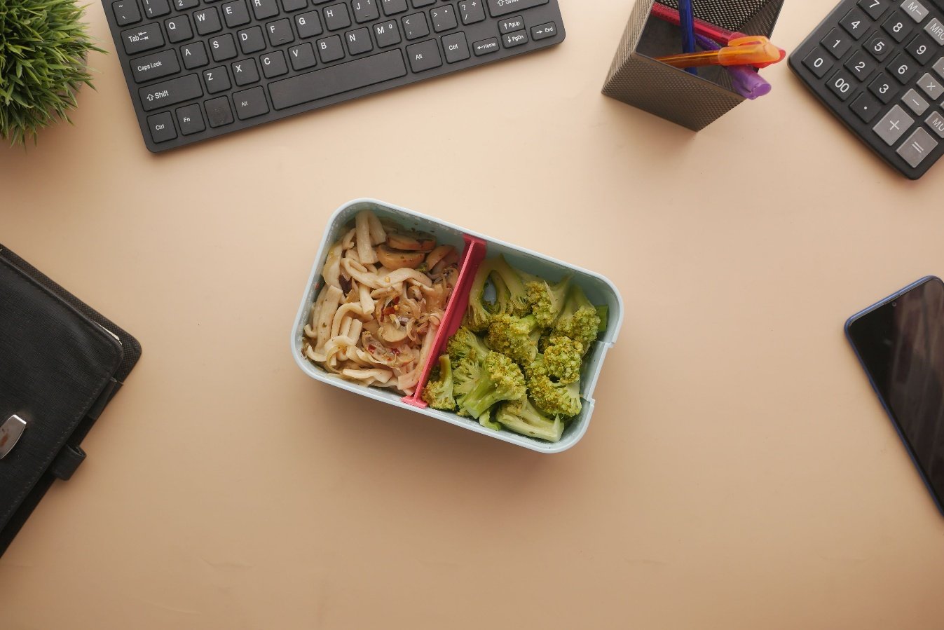 Cómo llevar almuerzo caliente al trabajo en Colombia